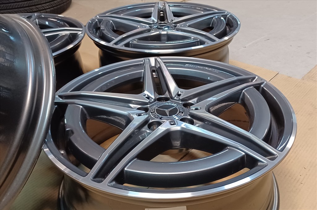 Új gyári Mercedes W293 Eqc AMG kétszéles alufelnik 7,5-8x19 ET32-34 4db 3. kép