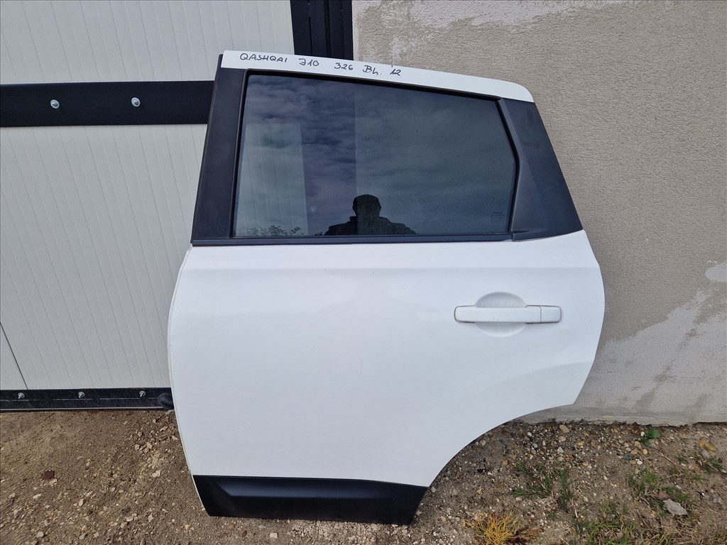 Nissan Qashqai J10 bal hátsó ajtó  1. kép