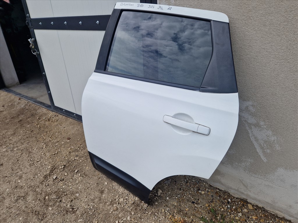 Nissan Qashqai J10 bal hátsó ajtó  2. kép
