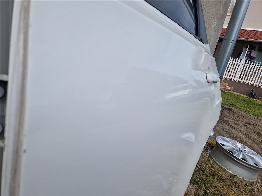 Nissan Qashqai J10 bal hátsó ajtó  4. kép