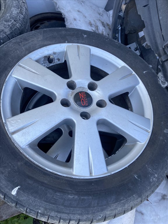  5x112 lyukosztású 16" felújított alufelni, rajta 205/55 kopott nyári gumi gumi  1. kép