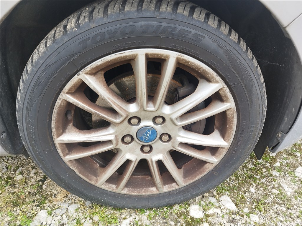  ford momdeo 17" használt alufelni, rajta 235/45 újszerű Toyo Tires négyévszakos gumi gumi dot 023 1. kép