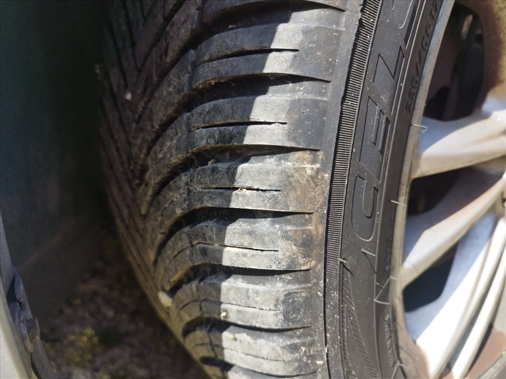  ford momdeo 17" használt alufelni, rajta 235/45 újszerű Toyo Tires négyévszakos gumi gumi dot 023 4. kép