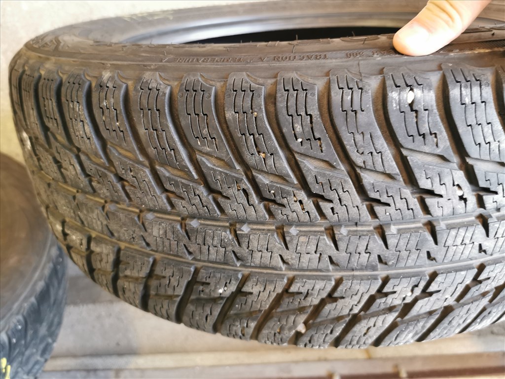 Nokian 225/60 R17 WR SUV 3 téligumi szett 4. kép