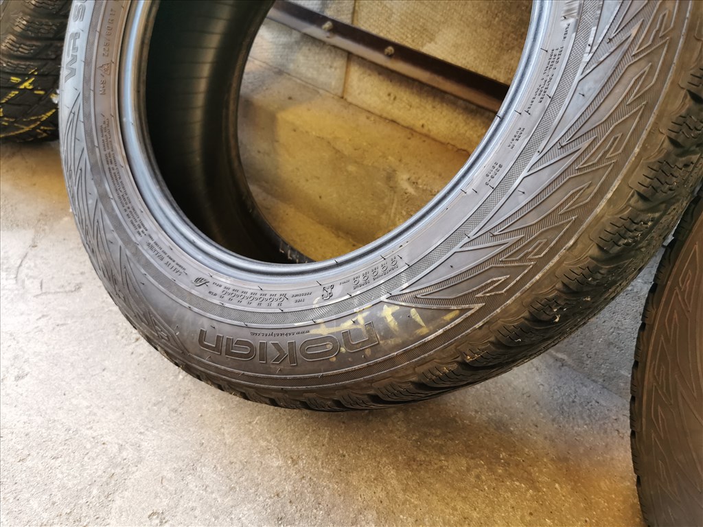Nokian 225/60 R17 WR SUV 3 téligumi szett 7. kép