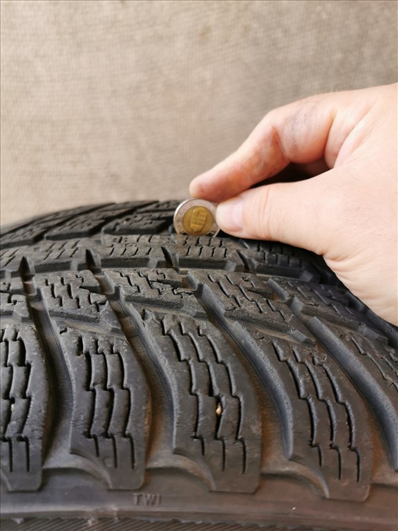 Nokian 225/60 R17 WR SUV 3 téligumi szett 8. kép