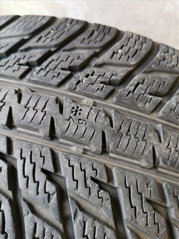 Nokian 225/60 R17 WR SUV 3 téligumi szett 9. kép