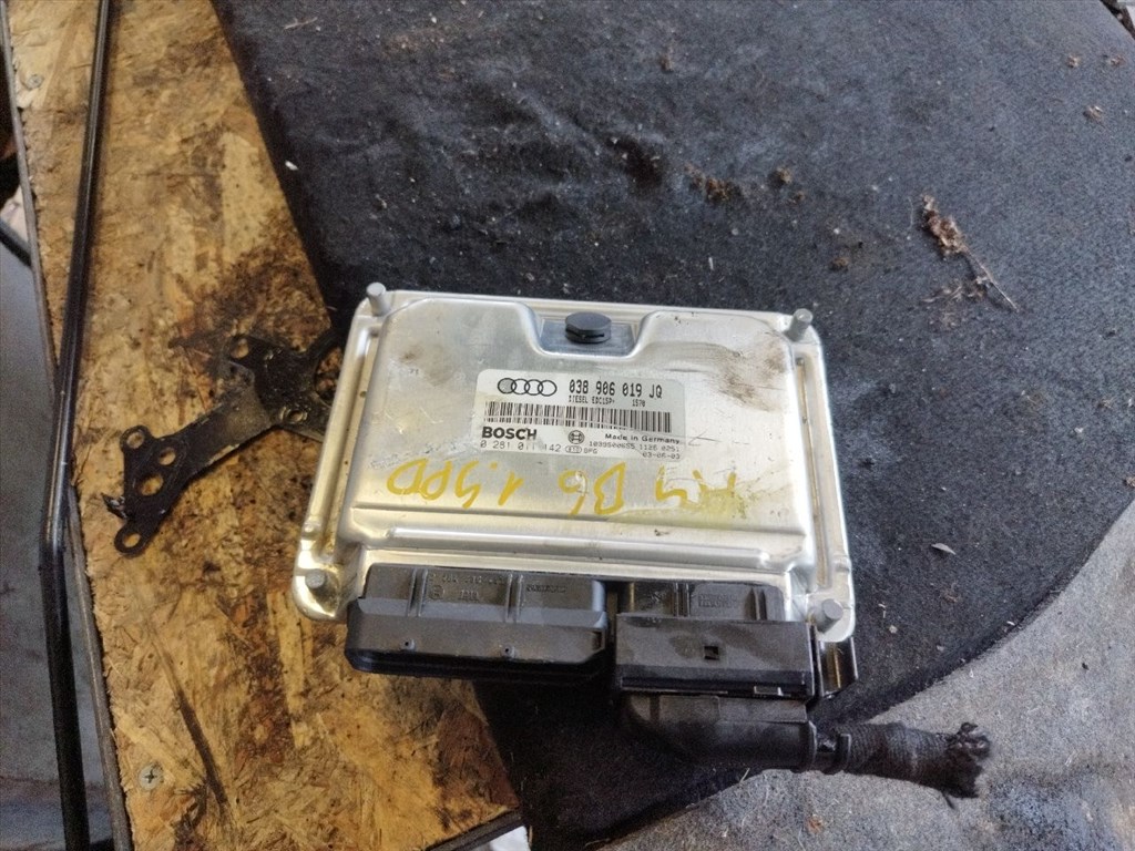 Audi A4 B6 1.9 TDI AWX motorvezérlő 038906019jq 0281011142 1. kép
