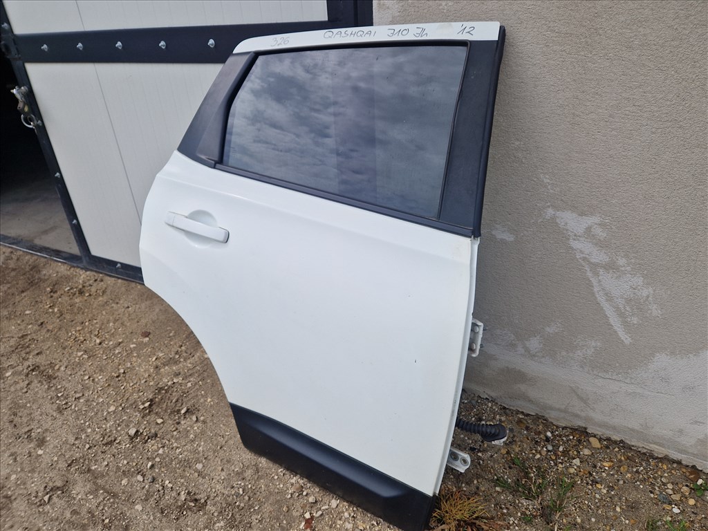 Nissan Qashqai J10 jobb hátsó ajtó  1. kép