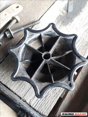 Volkswagen Golf III pótkerék lefogató 861 803 899 B  861803899b