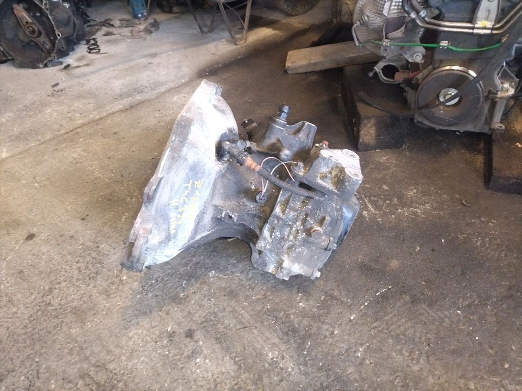 Opel Astra H / Zafira B 1.6-1.8 F17C394 kódú sebességváltó (5 seb.) 2. kép