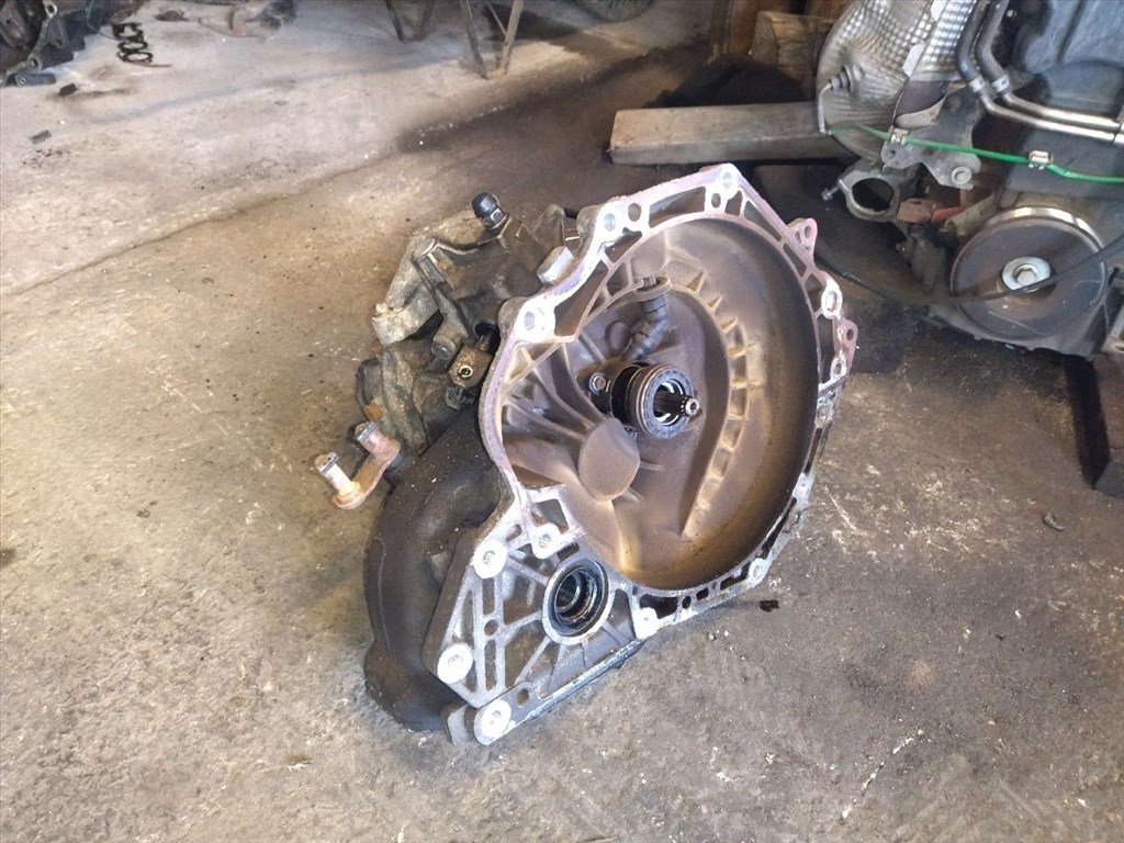 Opel Astra H / Zafira B 1.6-1.8 F17C394 kódú sebességváltó (5 seb.) 1. kép