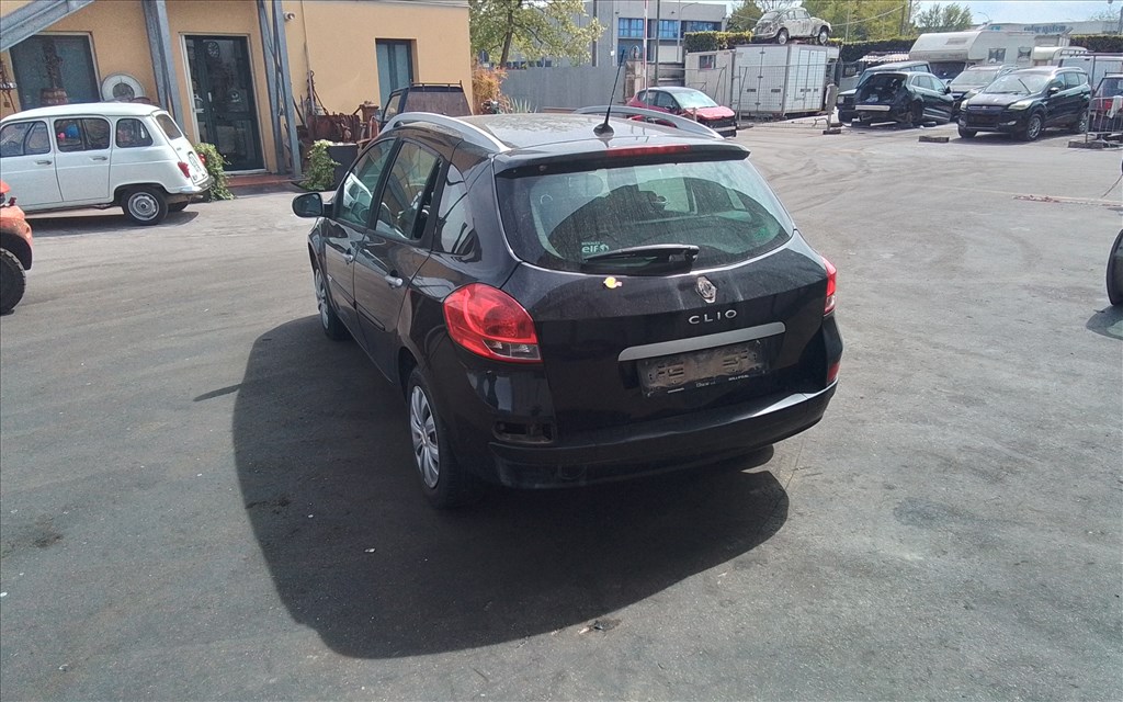 Renault Clio III bontott alkatrészei 3. kép