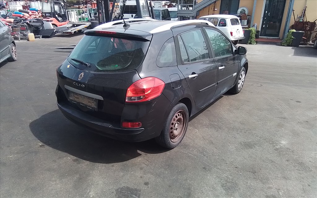 Renault Clio III bontott alkatrészei 4. kép