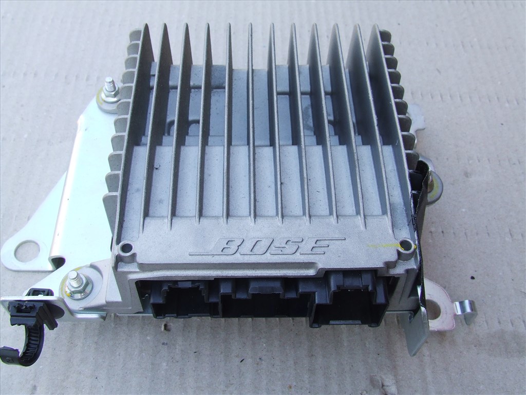 Mazda 3 (BM) bose erősitő 1. kép