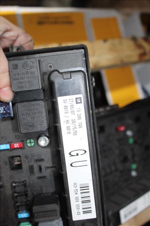 Opel Astra H/ Zafira B   Biztosìtèktàbla 13206748GU 2. kép