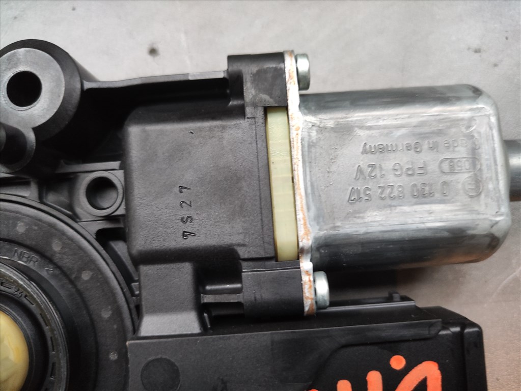 Renault Scénic III bal hátsó ablakemelő motor  827310166r 0130822517 5. kép