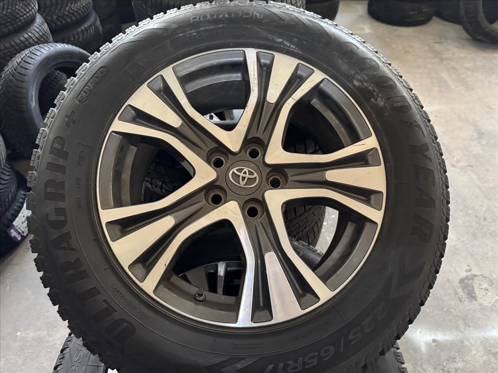 Toyota Rav 4 gyári Executive 7X17-es 5X114,3-as ET45 könnyűfém felni garnitura eladó 4. kép