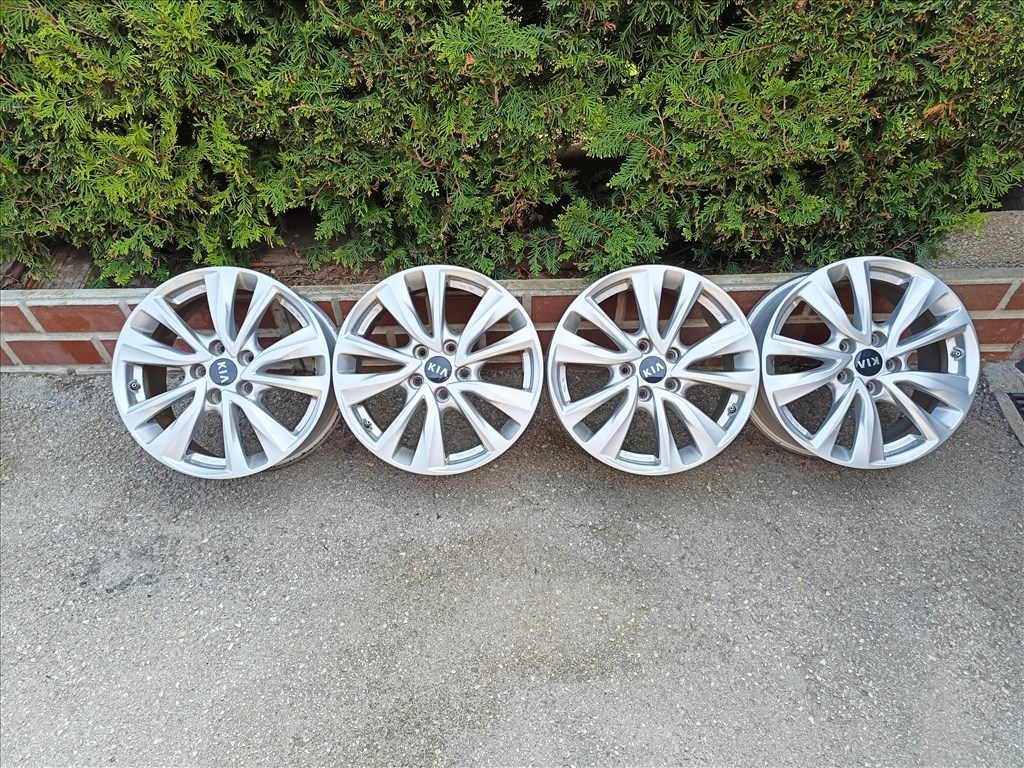  5x114.3 lyukosztású 17" Kia Hyundai újszerű alufelni  4. kép