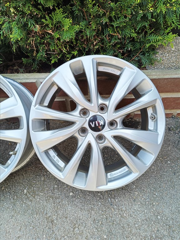  5x114.3 lyukosztású 17" Kia Hyundai újszerű alufelni  8. kép