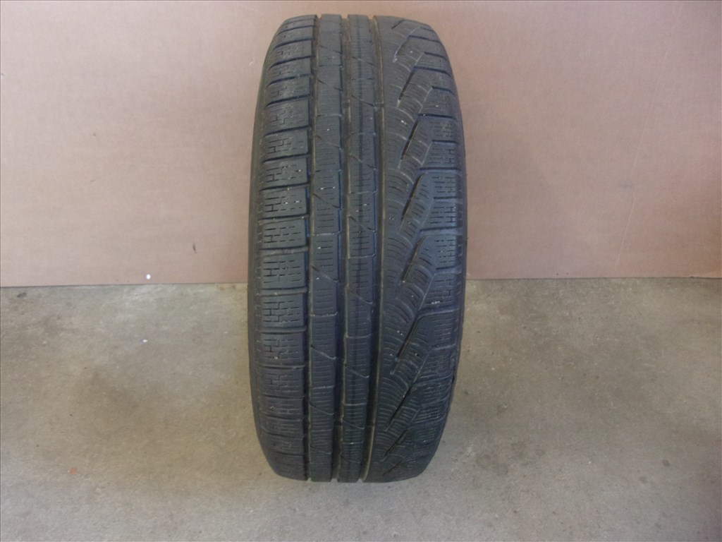 Pirelli Sottozéro Winter 210 XL téli 235/55 R18 104 H TL 2021 1. kép