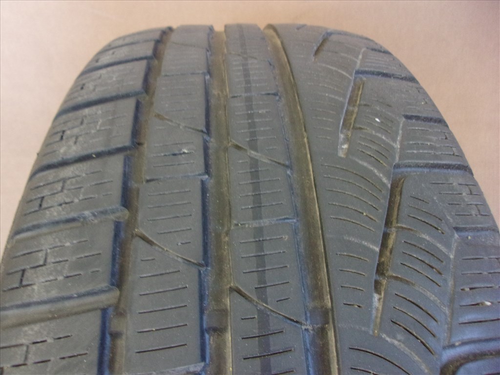 Pirelli Sottozéro Winter 210 XL téli 235/55 R18 104 H TL 2021 2. kép