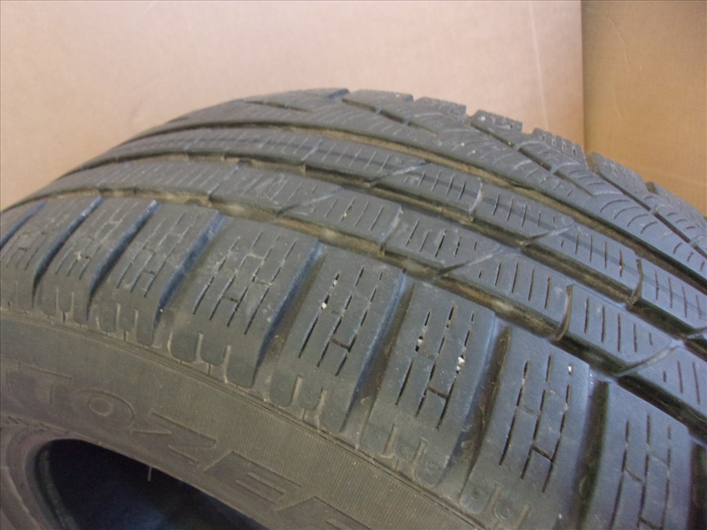 Pirelli Sottozéro Winter 210 XL téli 235/55 R18 104 H TL 2021 4. kép