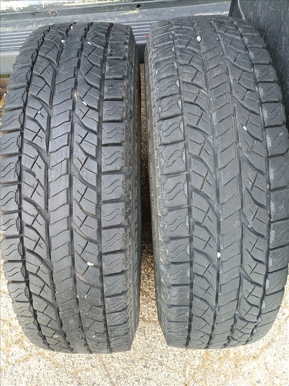 használt 205/80 R16 Yokohama Geolandar A/T terepjáró gumi 205 80R16 205 /80 r 16 205 80 16 1. kép