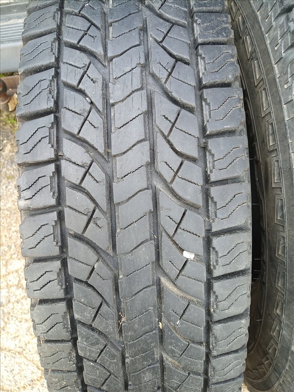 használt 205/80 R16 Yokohama Geolandar A/T terepjáró gumi 205 80R16 205 /80 r 16 205 80 16 3. kép