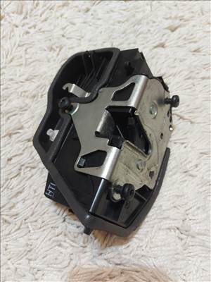 BMW 1-es,E87,F20,3-as,F30,5-ös,E60,F10,7-es,E65,F01,X5,X6,X3,X1 bal hátsó ajtózár. Soft Close   7202147