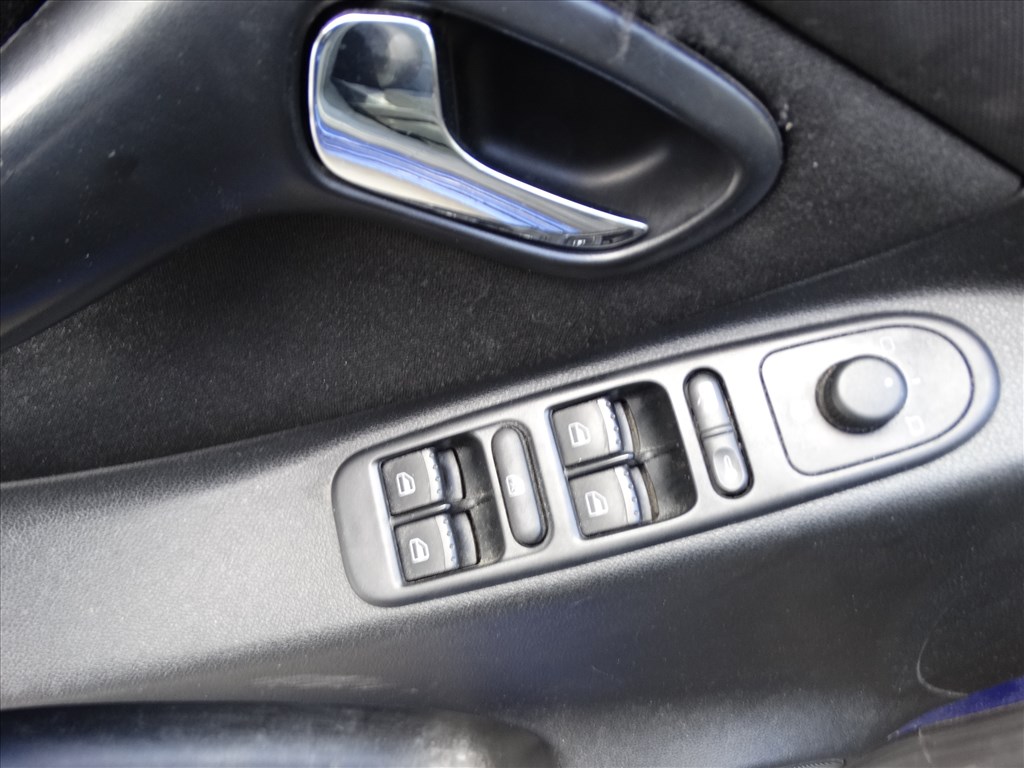 Eladó Seat León Torro 1.6 16V (1598 cm³, 105 PS) 13. kép