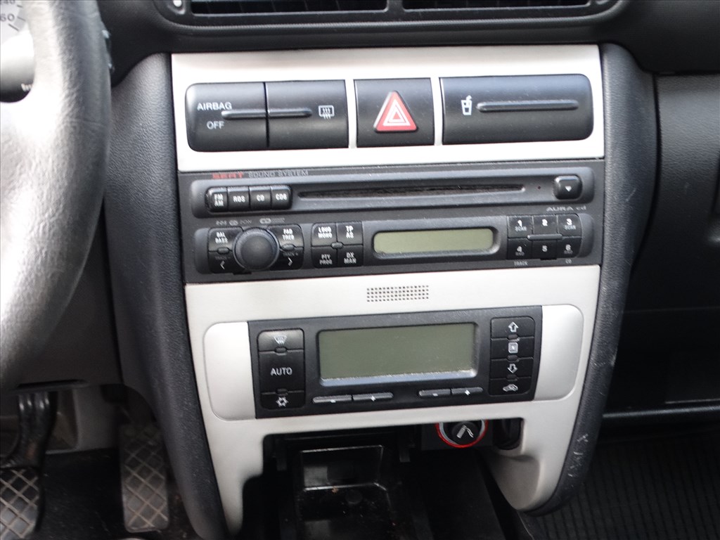 Eladó Seat León Torro 1.6 16V (1598 cm³, 105 PS) 14. kép