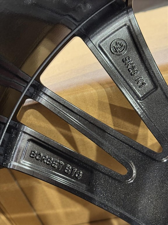 R19 Original Skoda 8J ET44 - 3V0 601 025BE 3V0601025BE 2DB ALUFELNI  3. kép