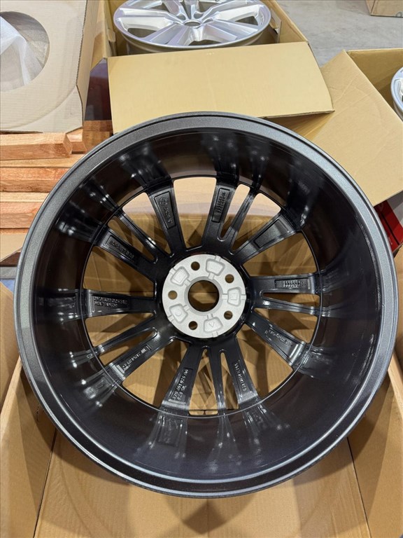 R19 Original Skoda 8J ET44 - 3V0 601 025BE 3V0601025BE 2DB ALUFELNI  7. kép