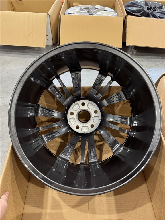 R19 Original Skoda 8J ET44 - 3V0 601 025BE 3V0601025BE 2DB ALUFELNI  11. kép