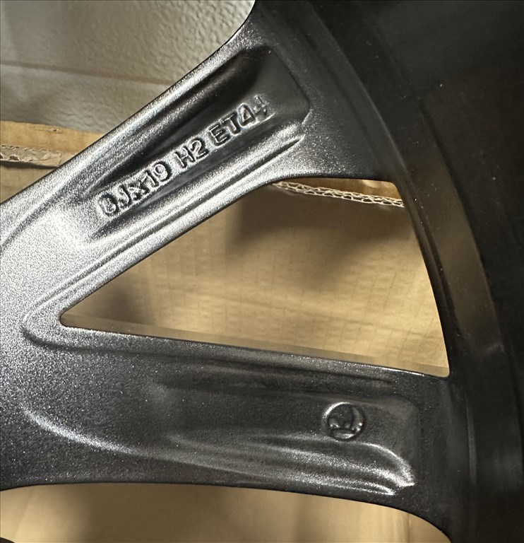 EREDETI ALUFELNI SKODA SUPERB KODIAQ KAROQ OCTAVIA "VEGA" 19 5x112 ET44. 2. kép