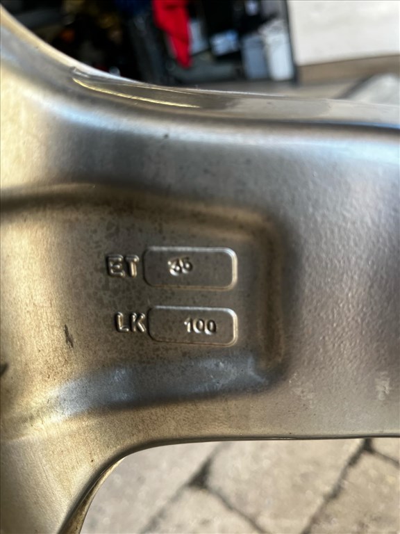  5x100 lyukosztású 17" újszerű Aez alufelni, rajta 225/45 használt Continental nyári gumi gumi  2. kép