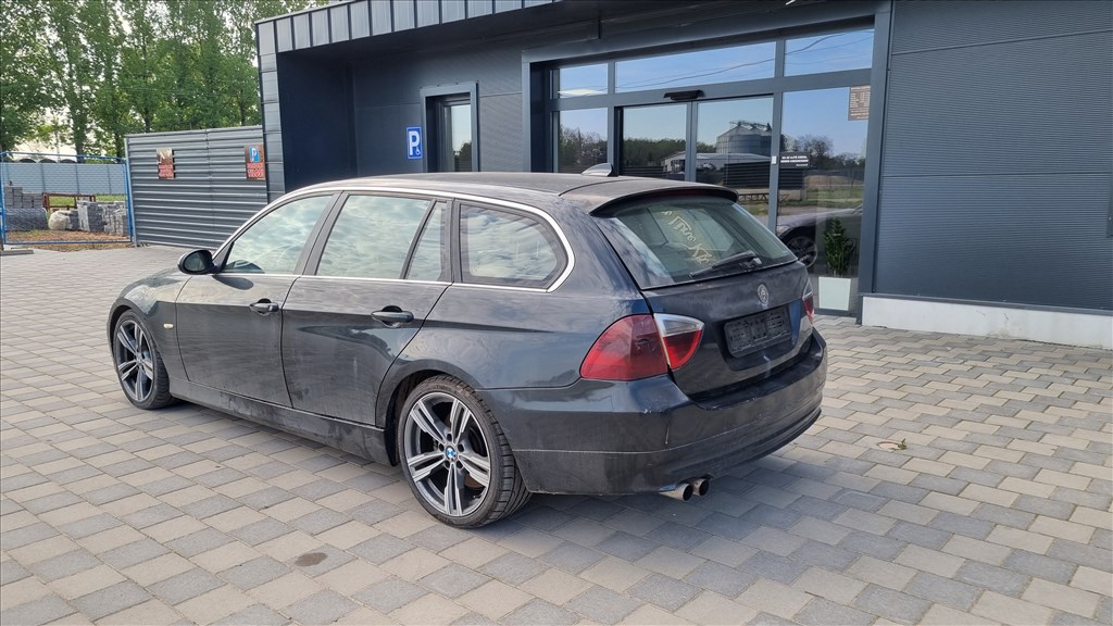 BMW 330 (E90, E91, E92, E93) bontott alkatrészei 2. kép