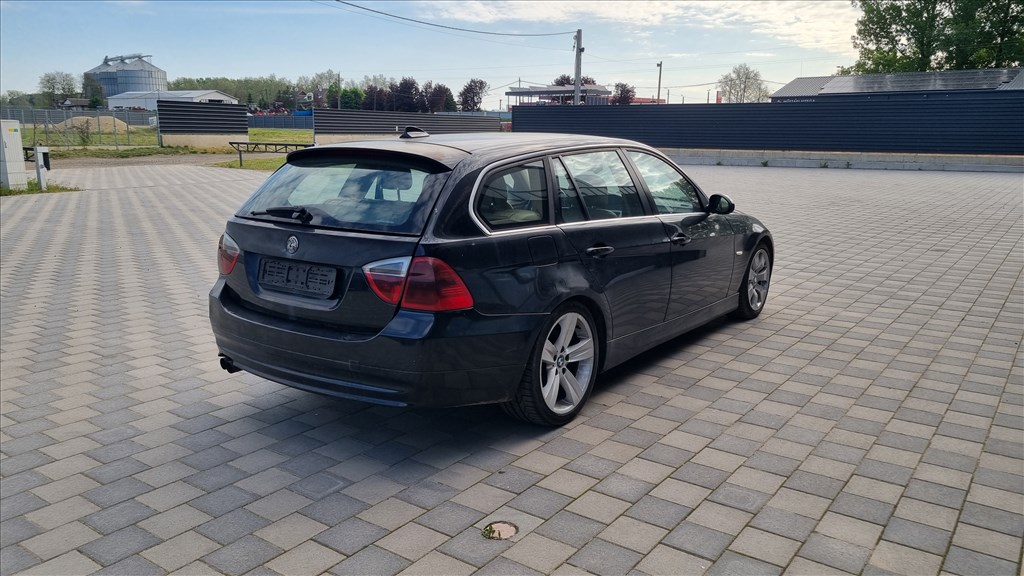 BMW 330 (E90, E91, E92, E93) bontott alkatrészei 3. kép
