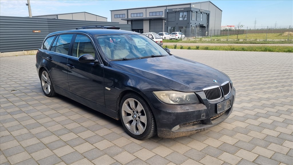 BMW 330 (E90, E91, E92, E93) bontott alkatrészei 4. kép