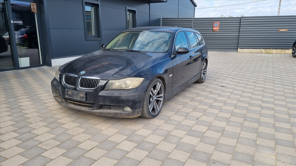 BMW 330 (E90, E91, E92, E93) bontott alkatrészei 5. kép