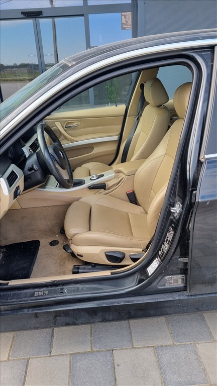 BMW 330 (E90, E91, E92, E93) bontott alkatrészei 6. kép