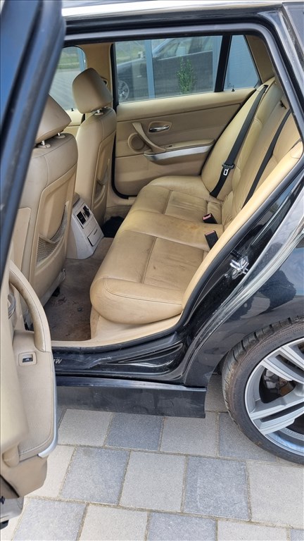 BMW 330 (E90, E91, E92, E93) bontott alkatrészei 7. kép