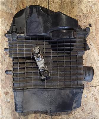 150624 Alfa Romeo GT, 147 1,9 Diesel légszűrőház a képen látható sérüléssel 46794400