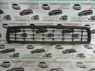 Fiat Punto III. 735320216 számú díszrács a képen látható sérüléssel
