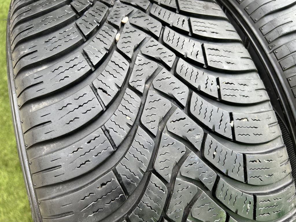 235/55 R19 Falken Eurowinter HS01 téli gumi 5,5-6mm 2. kép