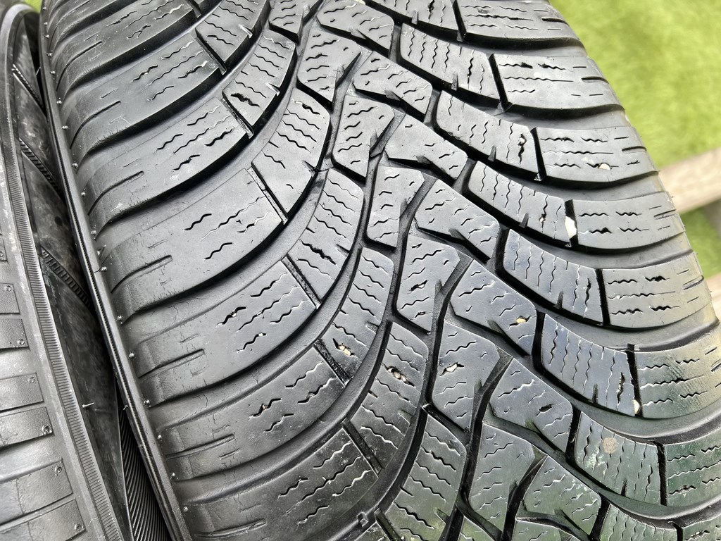 235/55 R19 Falken Eurowinter HS01 téli gumi 5,5-6mm 3. kép