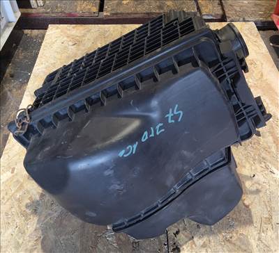 150623 Alfa Romeo 147, Gt 1,9 Diesel légszűrőház a képen látható sérüléssel 46794400