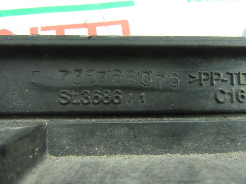 Fiat Punto III. 2003-2010 első lökhárító , alsó díszrács 735366075 3. kép