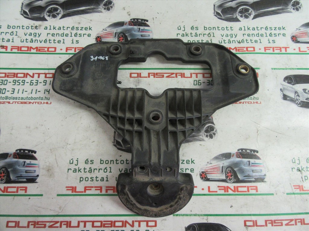 Alfa Romeo 147 első embléma tartó 46558972 1. kép